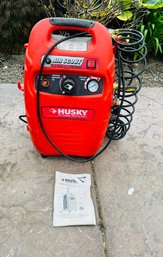 R0 Husky 1.5 Gallon 135 PSI Air Compressor