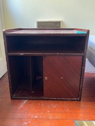 R12 Side Table With Sliding Doors