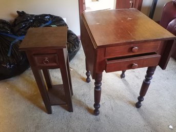 R5 Pair Of Wooden Accent Tables / Side Tables With Drawers, The Larger Table Is Antique See Description