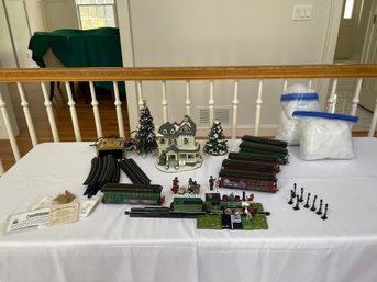 Large Hawthorne Village Christmas Train Set With Accessories & Department 56 Village Display