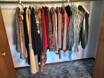 Huge Lot Of Women's Vintage Jackets - Sizes Vary