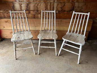 Lof 3 White Wood Chairs Poor Condition