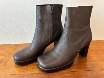 Vintage Michelle D Brown Leather Heeled Booties Square Toe Box Y2K High Rise Womens 9.5 Medium Width