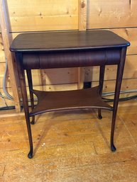 Antique English Style Bent Wood Mahogany Dark Wood End Side Table