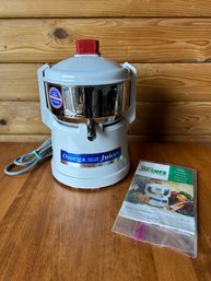 Omega Model 1000 Fruit Vegetable Juicer Extractor Juice Tested Centrifugal