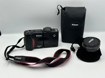 Vintage Nikon Digital Camera COOLPIX 950 With Case & Nikon Nikon Tele Converter Lens TC-E2 2X