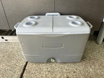 Silver Rolling Rubbermaid 50qt Cooler