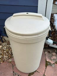 Rubbermaid Plastic Outdoor Trashcan