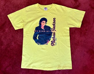 Vintage Medium Yellow 2009 Michael Jackson Memorial T-Shirt
