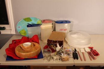 Lot Of Vintage Kitchen Items - Bowls, Tupperware, Etc