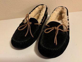 Womens Size 9 Ugg Australia Dakota Moccasin Black Suede Slippers