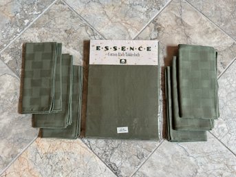 Green Essence Cotton Rich Tablecloth (52x52) & 6 Matching Napkins Set