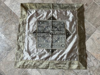 35.5' Silk Tablecloth With Ornate Pattern