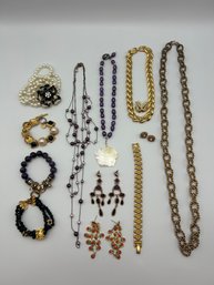 Large Lot Of Vintage Womens Jewelry - Braclets, Chunky Gold Necklaces, Earings, Etc