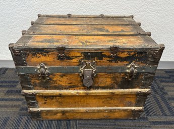 Beautiful Unique Size Antique Late 19th Century American Steamer Trunk Chest