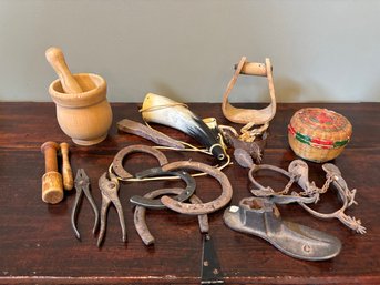 Lot Of Vintage Antique Western Items Spurs, Horseshoes, Cow Horns, Tools Etc
