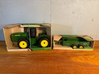 John Deere 1/16th Tractor With Hydra Push Spreader - 8560 By ERTL New In Box