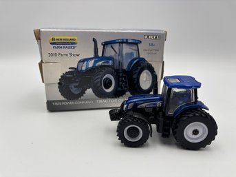 New Holland T7070 Farm Show Diecast 1/64 Scale Tractor Model