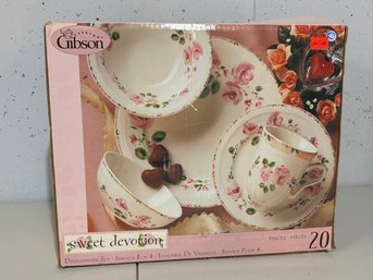 Sweet Devotion 20 Piece Pink Floral Dinnerware Set Brand New In Box