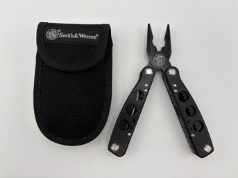 Smith And Wesson Black 15 Function Multitool With Pouch SWMT1CP