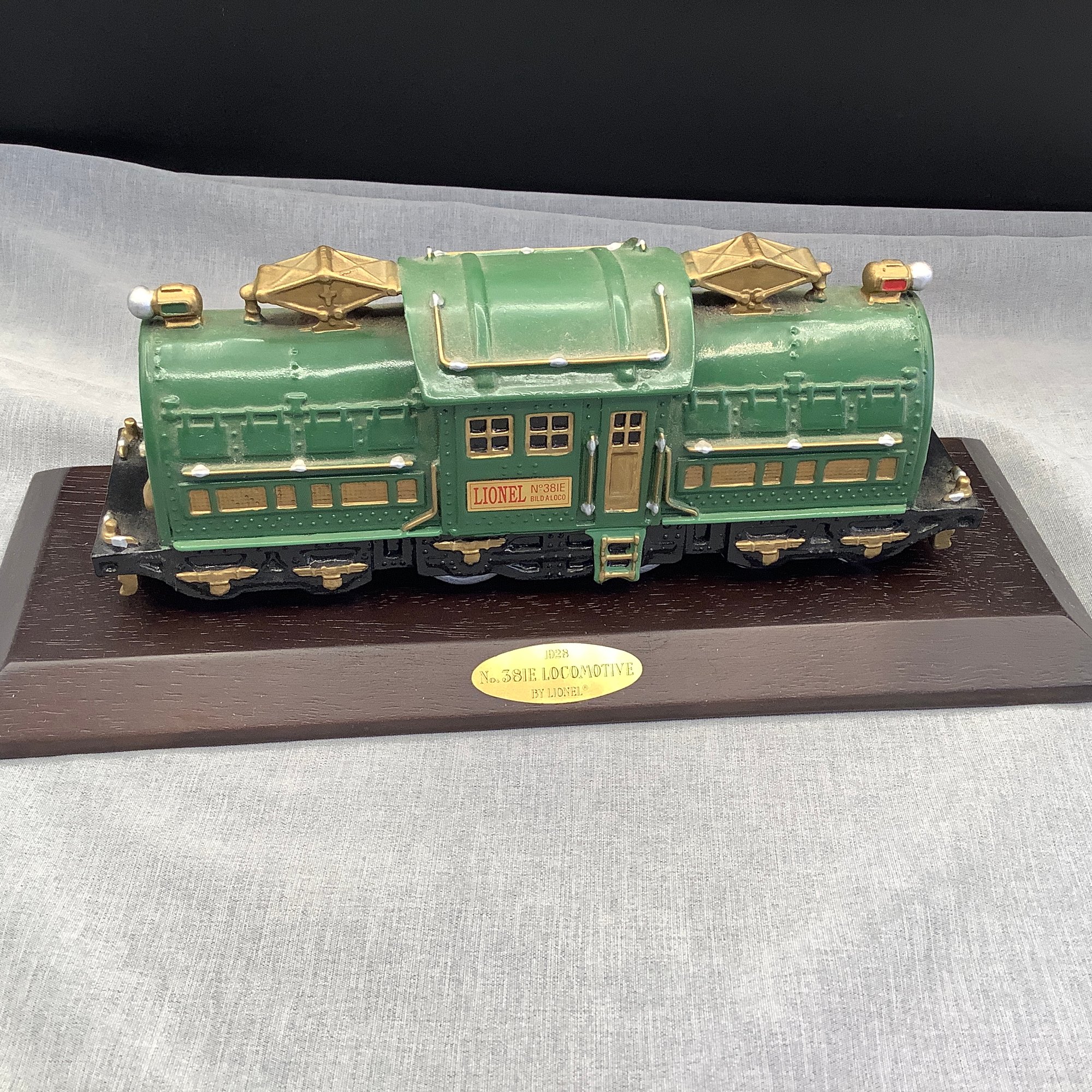 Lionel 1928 No. 381E Locomotive Train Engine With Wood Base #2532 ...