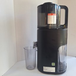 Hurom H400 Easy Clean Slow Juicer.