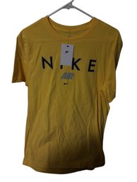 Mens Size Medium Nike Shirt. New