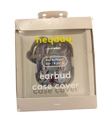 Heyday Earbud Hardshell Case Cover With Clip Featuring A Floral Pattern.