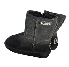Childrens Size 10 BearPaw Boots.
