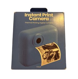 Instant Print Digital Camera That Uses Thermal Printing Technology