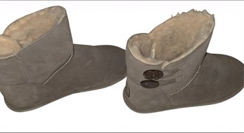 Women's Bearpaw Boots Size 8