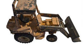 Vintage International Harvester Loader/backhoe.