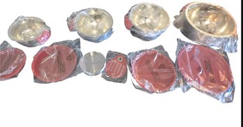 New- Wolf Gang Puck Mixing Bowls With Lids X 4