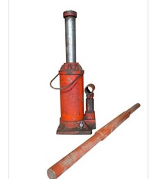 Hydraulic Bottle Jack, A Compact, Upright Lifting Jack