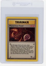 1999 Pokemon Fossil Mysterious Fossil Trainer Pokemon Card