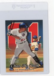 1999 Fleer Flair Showcase Chan Ho Park Passion Baseball Card