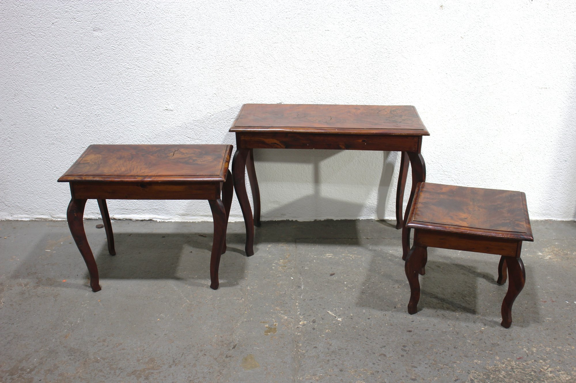 Vintage, Antique Queen Anne Style Nesting Tables #75870 | Auctionninja.com