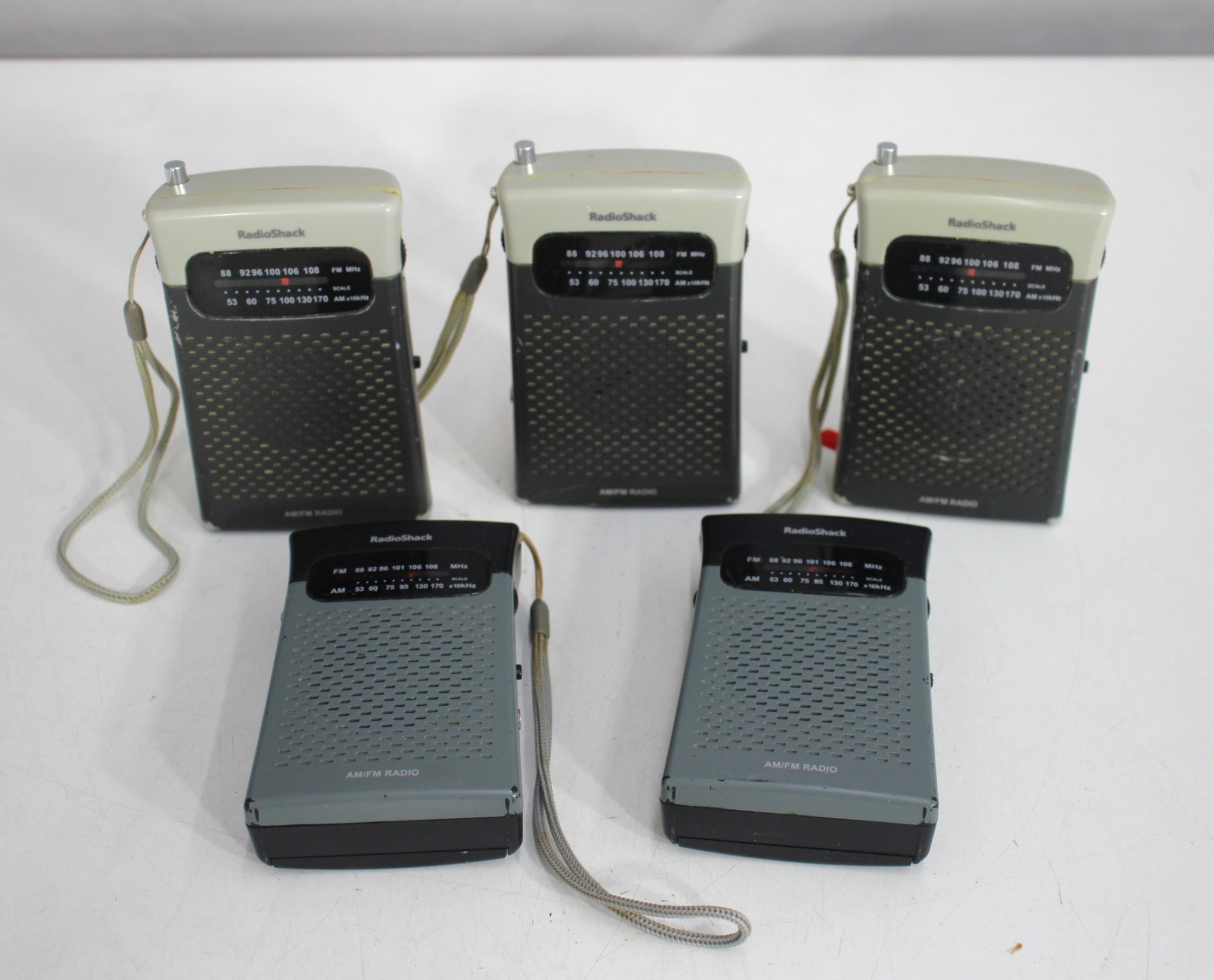 Lot Of 5 Vintage RadioShack AM/FM Pocket Radios 4.5