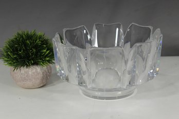 Large Mid-Century Modern Crystal Bowl With Sculptural Design