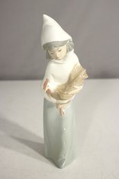 Lladro Spain Porcelain Figurine  'Girl Holding Hen'  8H