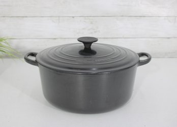Le Creuset Cast Iron Dutch Oven  Made In France  5 X 10 Round  Black