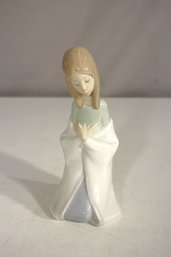 Lladro Spain Porcelain Figurine  Praying Girl In Robe  6H