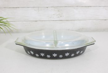 VTG. PYREX CASSEROLE SERVING DISH WITH LID ~ BLACK WITH WHITE SNOW FLAKES-12.5' X 9'