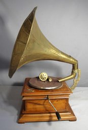 Antique His Master's Voice Gramophone With Brass Horn' 14.5'x 14.5'