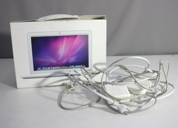 'Apple MacBook White (Vintage) - Untested With Accessories And Box'