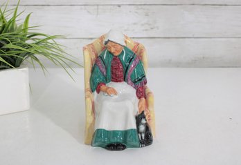Royal Doulton Fairy Tales Figurine HN 1974  Seated Woman Knitting  6.5' England