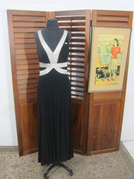 Kay Unger New York Black & Ivory Evening Gown  V-Neck  Pleated Skirt  Size Small