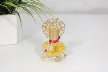 Vince Camuto Eau De Parfum Spray  Elegant Gold Cap With Medallion Charm  Womens Fragrance