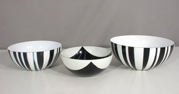 Vintage Black & White Enamel Bowl Set  7', 8', And 9.5' Round
