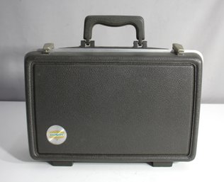 Vintage Bundy Resonite Clarinet With Original Case  Ideal For Students And Collectors